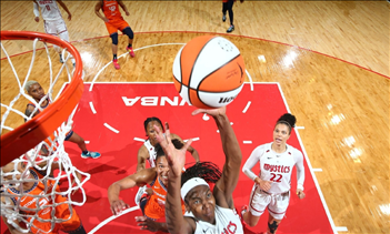 篮球回放:WNBA自由人VS风暴回放